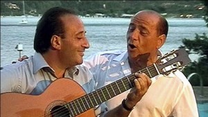 berlusconi apicella canta