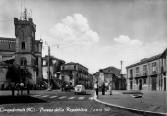 Piazza della Repubblica vista da via Roma